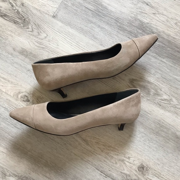 David Pliner Beige Leather/Suede Low Pump Heel Size 9 1/2 Gorgeous - Picture 1 of 8